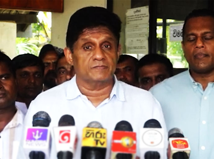 කුණාටුවෙන් විනාශ වූ රට ගොඩනගනවා වෙනුවට මේ රජය ජනතාවගේ ප්‍රජාතන්ත්‍රවාදී අයිතිය අහෝසි කරන්න හදනවා - විපක්ෂ නායක සජිත් ප්‍රේමදාස