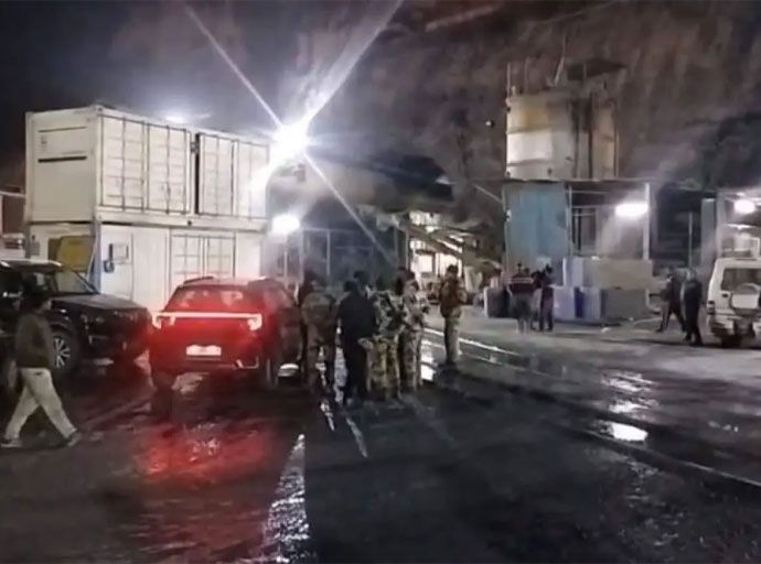 ඉන්දියාවේ දුම්රිය අනතුරකින් 60ක් තුවාල ලබයි