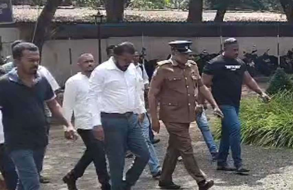 මතුගම ප්‍රාදේශීය සභාවේ සභාපති පොලිසියට භාර වෙයි