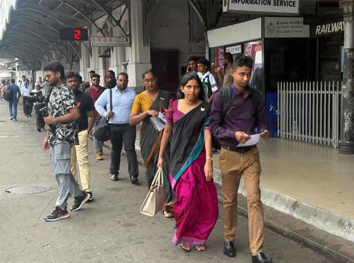 ආණ්ඩුව, ජනතාව ගේ ඉඩම් ටික ඉන්දියාවට පිදීමට සූදානම් වනවා - වසන්ත මුදලිගේ