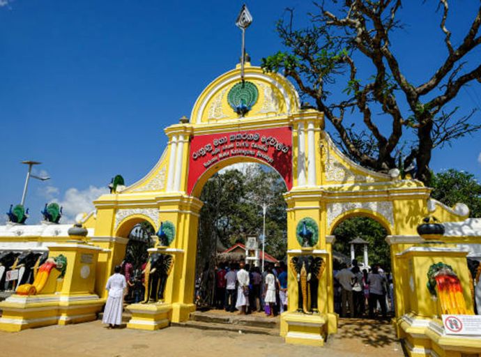 කතරගම මහා දේවාලයේ රත්‍රන් සංචිතයෙන් 70%ක් “රීබිල්ඩින්ග් ශ්‍රී ලංකා” අරමුදලට