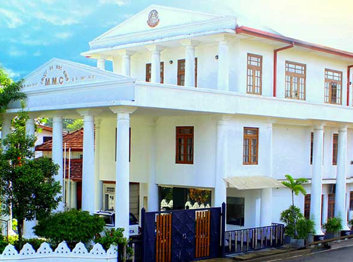 මොරටුවේ කුණු ගොඩගැසේ නගර සභාව නිදි !!!