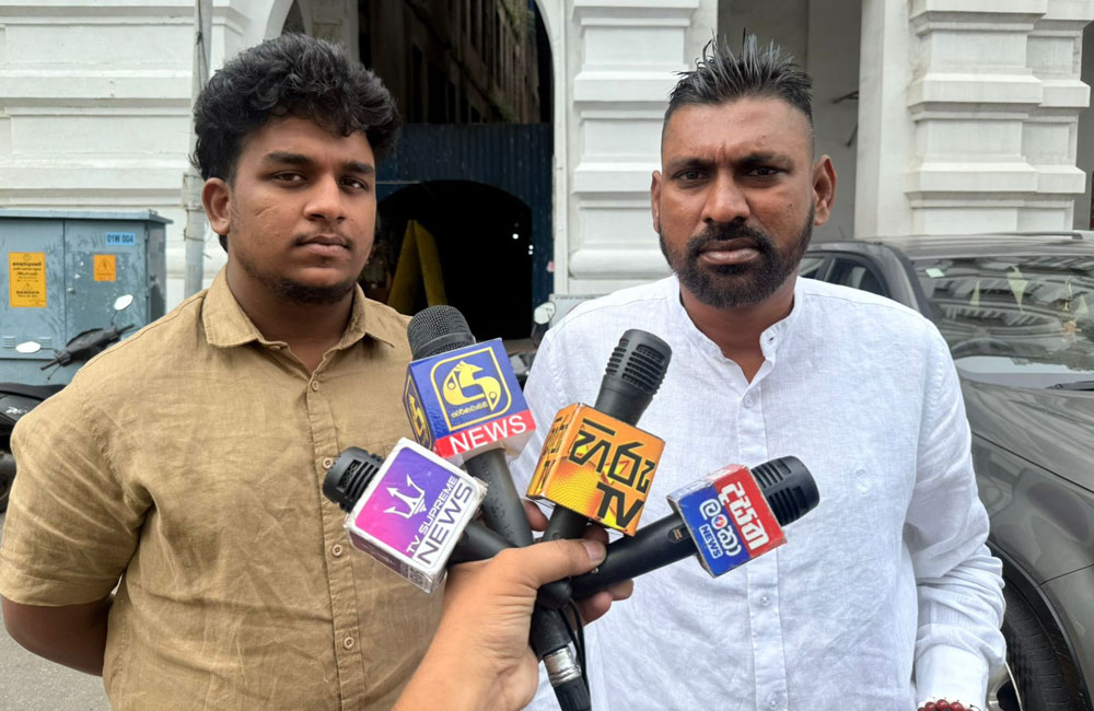 නීති විරෝධි ලෙස පස් කපා නීතිය නවන මාලිමා ආණ්ඩුවේ ඇමතිවරු