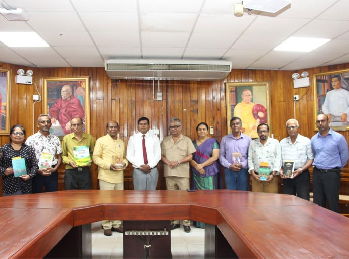 ප්‍රකාශන ආධාර ව්‍යාපෘතිය - 2025; අනුමත කෘති සඳහා චෙක්පත් ප්‍රදානය කරයි