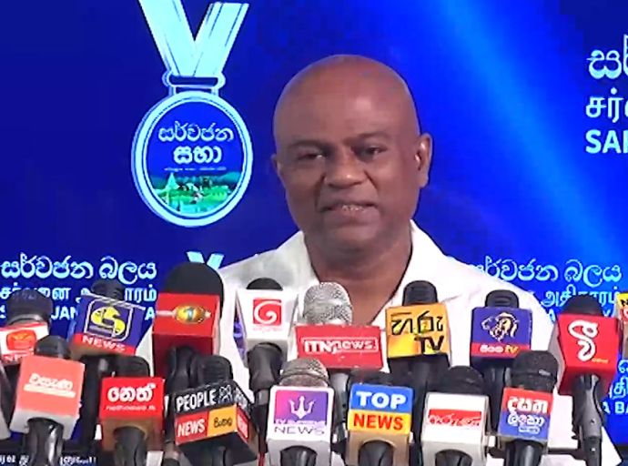 සෞඛ්‍ය ඇමති දැන් කෙඳිරි ගානවා - මදුර විතානගේ