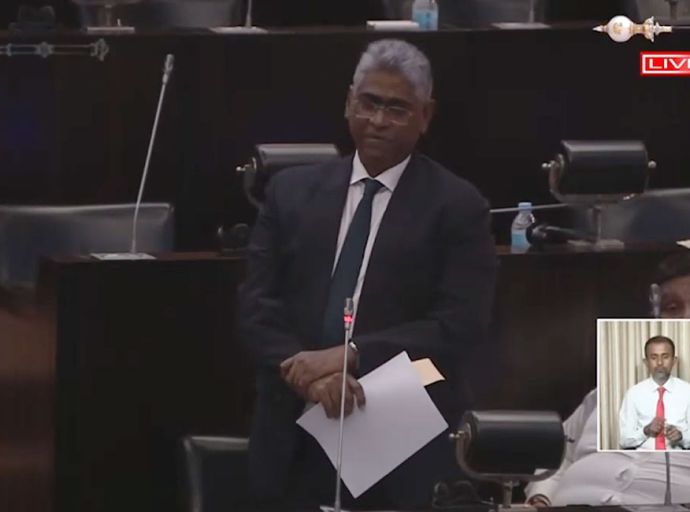 කොළඹ වරාය නගර සංශෝධන පනතින් මෙරට ආර්ථිකයට බරපතළ අවදානමක්; ෆයිසර් මුස්තෆා අනතුරු අඟවයි