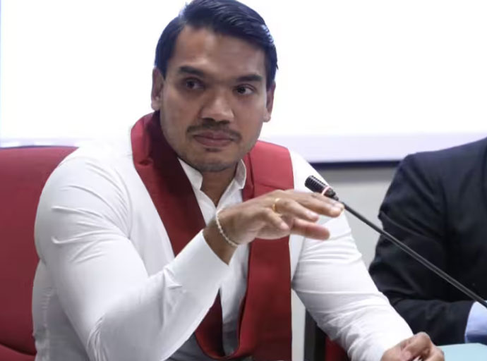 ජනතා විමුක්ති පෙරමුණට  අනුකූල වන අධ්‍යාපන ප්‍රතිසංස්කරණ රටට අනුකුල නෑ - නාමල් රාජපක්ෂ