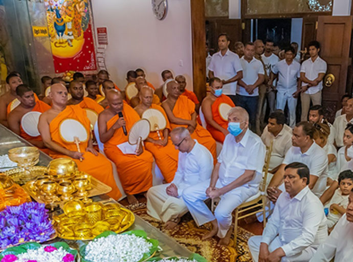 රළපනාවේ ධම්ම ජෝති නාහිමි ගෙන් රනිල්ට පැසසුම් -රනිල් කොලම