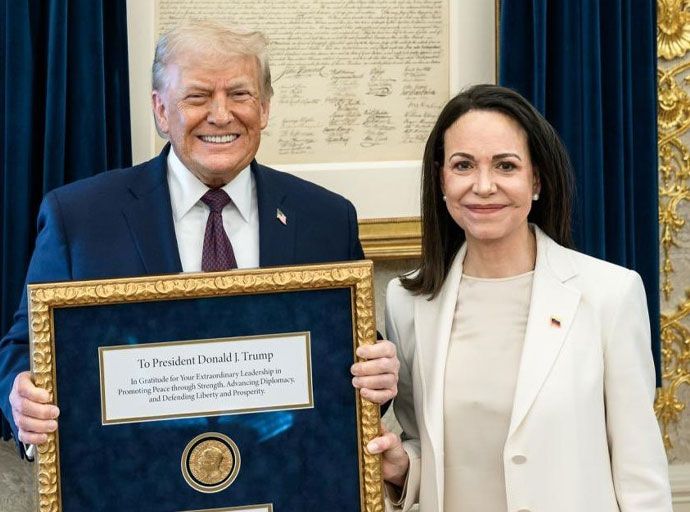 වෙනිසියුලානු විපක්ෂ නායිකාව දිනූ නොබෙල් සාම ත්‍යාගය ට්‍රම්ප්ට පිරිනමයි