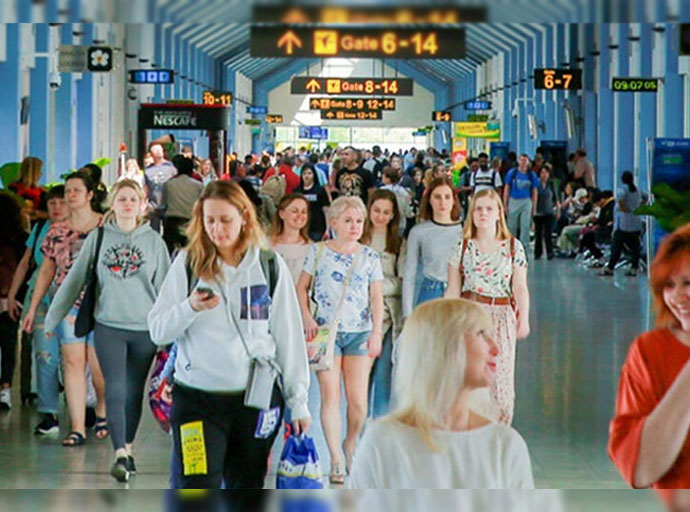 ගතවූ දින 15 තුළ සංචාරකයින් 131,898ක්  දිවයිනට 