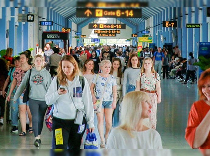 ගතවූ දින 15 තුළ සංචාරකයින් 131,898ක්  දිවයිනට 