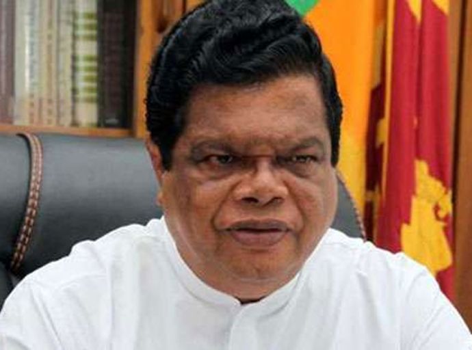 'පඬුකරඳ ගහ ඉවත් කිරීමට විරෝධය දැක්වූ අයගෙන් අලාභය අය කර ගත යුතුයි' - බන්දුල