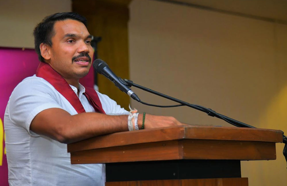 රටක් ලෙස නවීකරණය වෙන්න ඔ්නෙ සමාජයට අනුකූලව මිස ඒවාට පයින් ගසා නෙවෙයි - නාමල් රාජපක්ෂ