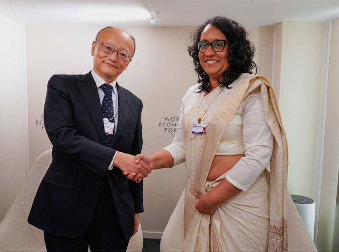 අගමැති හරිනි ADB සභාපති මසාටෝ කන්දා අතර හමුවක්