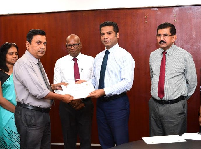 ගැබ්ගෙල පිළිකාව හඳුනා ගැනීම සහ ඊට අදාළ ප්‍රතිකාර සේවා සඳහා භාවිතා කරන කොල්පොස්කොපි (Colposcope) යන්ත්‍ර 12ක් දිස්ත්‍රික්ක 12ක් වෙත බෙදා දෙයි.