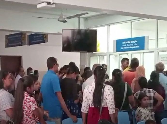 වෛද්‍ය වර්ජනය අවසන්; ප්‍රතිකාර සේවා අරඹයි
