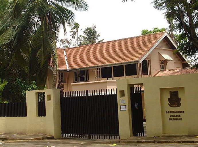 ඩී. ඇස්. මාතාව ගේ ඇකයේ වැඩෙන පුතුන් ගේ නොමැකෙන සහෝදරත්වය