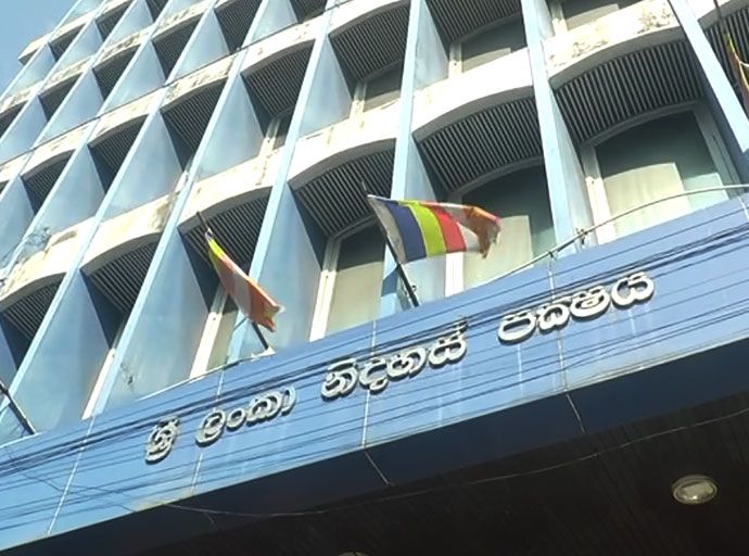 ශ්‍රීලනිපය මැයි දිනයට සැරසේ