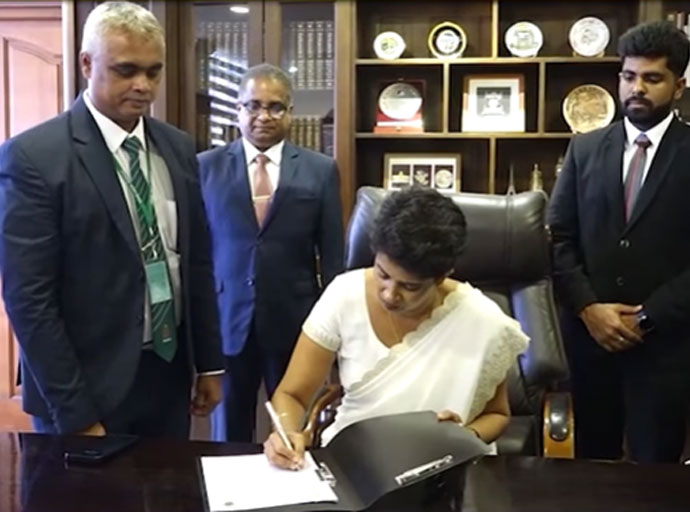 සමුදිකා ජයරත්න ප්‍රථම කාන්තා විගණකාධිපති ලෙස වැඩ අරඹයි
