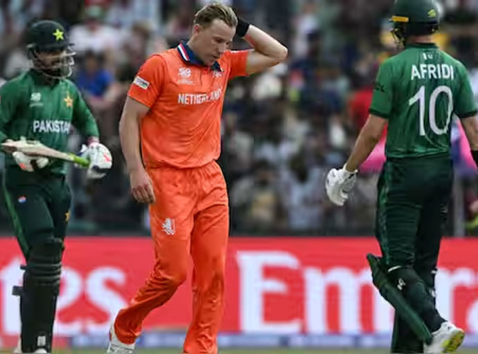 නෙදර්ලන්තයට එරෙහිව කඩුලු 3ක ජයක් පාකිස්තානයට