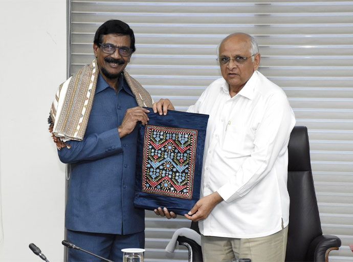 ජවිපෙ ප්‍රධාන ලේකම් සහ ඉන්දීයාවේ ගුජරාට් ප්‍රාන්තයේ මහ ඇමති අතර හමුවක්