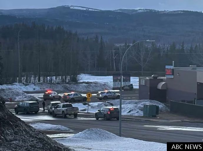 කැනඩාවේ පාසලකට වෙඩි ප්‍රහාරයක් - දස දෙනෙකු ජීවිතක්ෂයට.