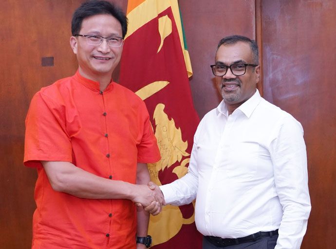 චීන තානාපතිවරයා සහ අමාත්‍ය අනිල් ජයන්ත ප්‍රනාන්දු අතර හමුවක්