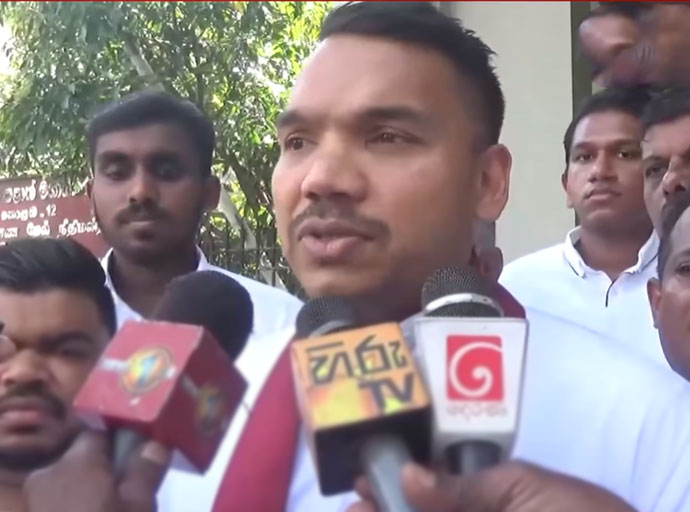 ආණ්ඩුව මල් පැළ කියලා ගෙනාවෙ ගංජ  පැළ වවලා අහුවුණ අය - නාමල් රාජපක්ෂ