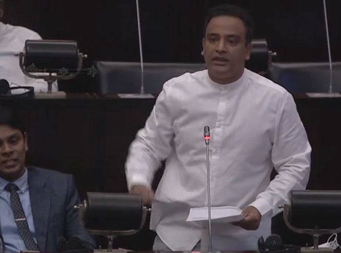 පාර්ලිමේන්තු මහලේකම් කුෂාණි රෝහණධීරත් ඉවත් කිරීමේ කුමන්ත්‍රණයක් - මන්ත්‍රී හර්ෂණ හෙළිකරයි