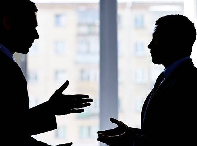 ඉඩම් සහ වාරිමාර්ග නියෝජ්‍ය ඇමති ගේ පුද්ගලික ලේකම් ගෙන් ප්‍රාදේශිය ලේකම්වරු සහ සහකාර ප්‍රාදේශීය ලේකම්වරු වෙත අනිසි බලපෑම්