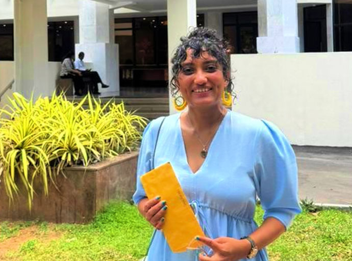 බුද්ධි විශ්ලේෂණ ඒකකයේ හිටපු ස්ථානාධිපති, ප්‍රහසන ශිල්ණි නතාෂා එදිරිසූරිය ගෙන් සමාව ගනී