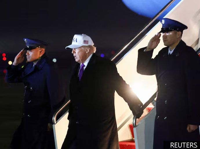 වෙළෙඳ ගනුදෙනු අරමුණු කරගනිමින් ඩොනල්ඩ් ට්‍රම්ප් ලබන මස අග දී චීනයට - ධවල මන්දිරය තහවුරු කරයි