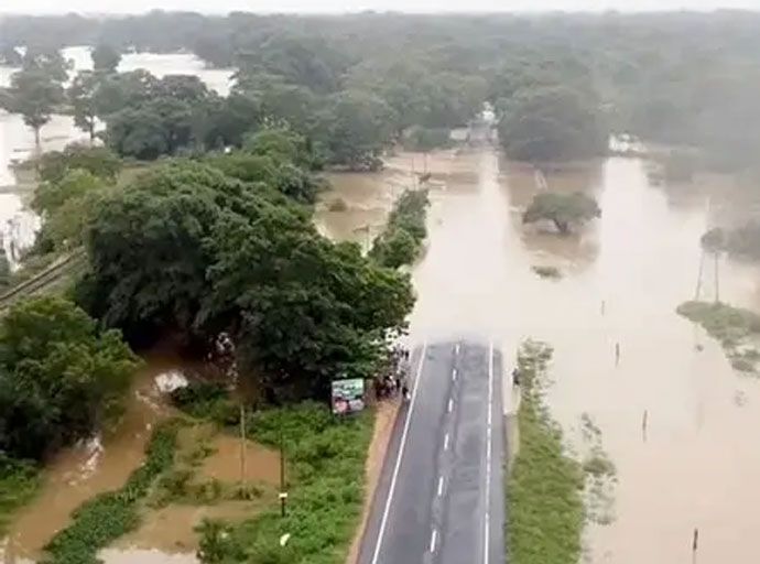 මහවැලි ගඟ ආශ්‍රිතව සුළු ගංවතුර තත්ත්වයක් ගැන අනතුරු ඇඟවීමක්