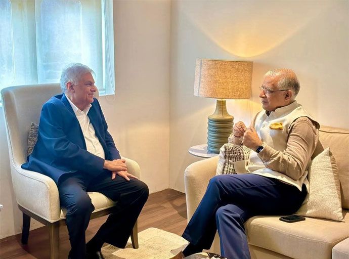 රනිල් සහ සංතෝෂ් ජා පමණක් දන්නා රහස කුමක් ද...?- රනිල් කොලම