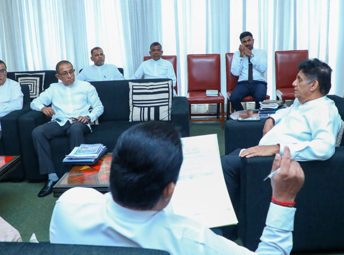 මැදපෙරදිග උණුසුම විපක්ෂයත් රත් කළ හැටි