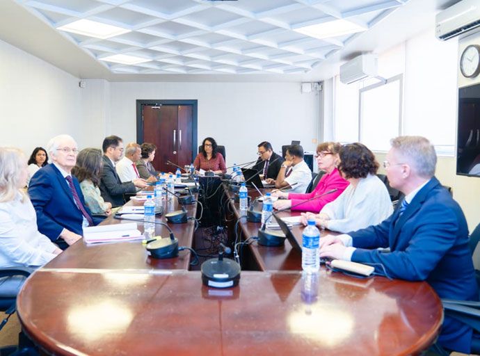 අග්‍රාමාත්‍යවරිය සහ ආසියානු සංවර්ධන බැංකුවේ නිලධාරීන් අතර සාකච්ඡාවක්