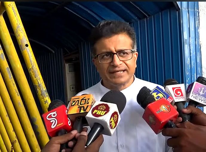 පවුලේ අය හැරුණු විට සුරේශ් සලේ හමු වූ එක ම පුද්ගලයා මම - උදය ගම්මන්පිල