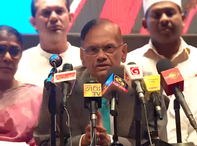 ජනාධිපතිවරයකු ගේ කටයුතුවල නිල නොනිල භාවයක් නැහැ - ජී. එල්. පීරිස්