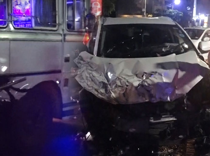 ගල්කිස්ස මංසන්ධියේදී බිහිසුණු අනතුරක්