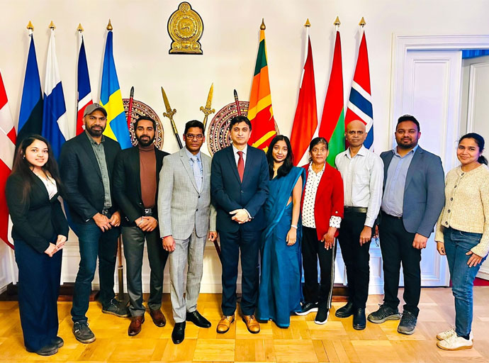 ස්වීඩනයේ ශ්‍රී ලංකා සංගමයේ නව නිලධාරි මණ්ඩලය ස්වීඩනයේ ශ්‍රී ලංකා තානාපති හමුවේ