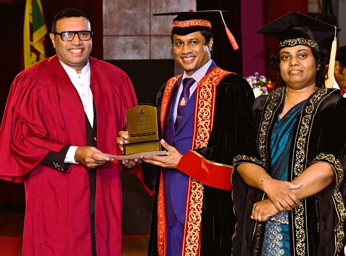 කොළඹ විශ්වවිද්‍යාලයේ උපකුලපති පර්යේෂණ විශිෂ්ටතා  සම්මානය මහාචාර්ය ප්‍රදීප් වීරසිංහට