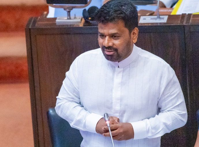 අපි මේ මොහොතේ කටයුතු කළ යුත්තේ ඉතා ම මධ්‍යස්ථව යි - ජනපති පාර්ලිමේන්තුවේ දී කියයි