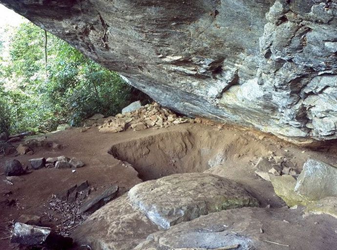 අත්තනගල්ලට පැමිණි ප්‍රාග් මානවයා විසූ අලවල ලෙන