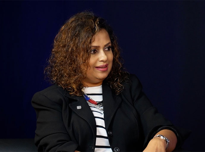 “මට යුද්ධය මග හැරලා සමකාලීන කලාවට එන්න බෑ” - Nadie Wasalamudaliarachchi