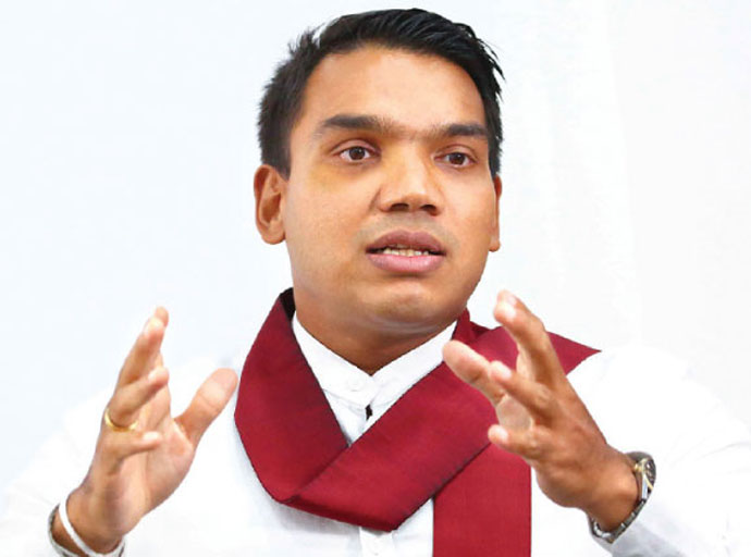 ආණ්ඩුවට අනුව, සමාජ ප්‍රාග්ධනයේ සහ හොරකමෙහි වෙනස - නාමල් රාජපක්ෂ පැහැදිලි කරයි