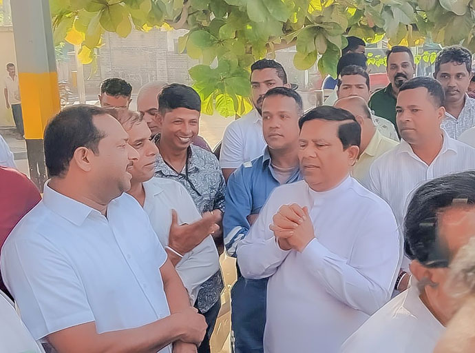 මහාචාර්ය මෛත්‍රී වික්‍රමසිංහ මැතිණිය ගෙන් ප්‍රශ්න කිරීම අප තරයේ හෙළා දකිනවා - වජිර අබේවර්ධන