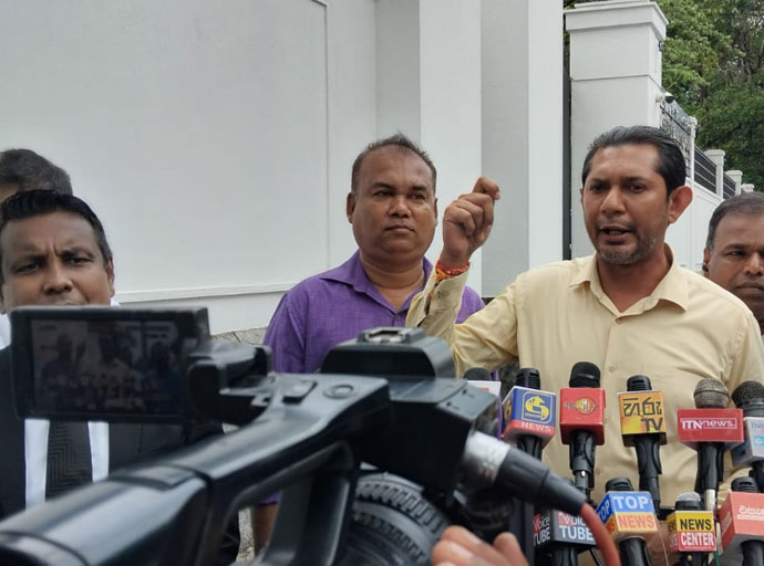 ලංකා ඛනිජ තෙල් නීතිගත සංස්ථාව ඩිසල් මිලදී ගැනීමේ දී රජයට දැවැන්ත මූල්‍ය පාඩුවක් සිදු කලැයි ඒකාබද්ධ විපක්ෂයෙන් අල්ලස් කොමිසමට පැමිණිල්ලක්