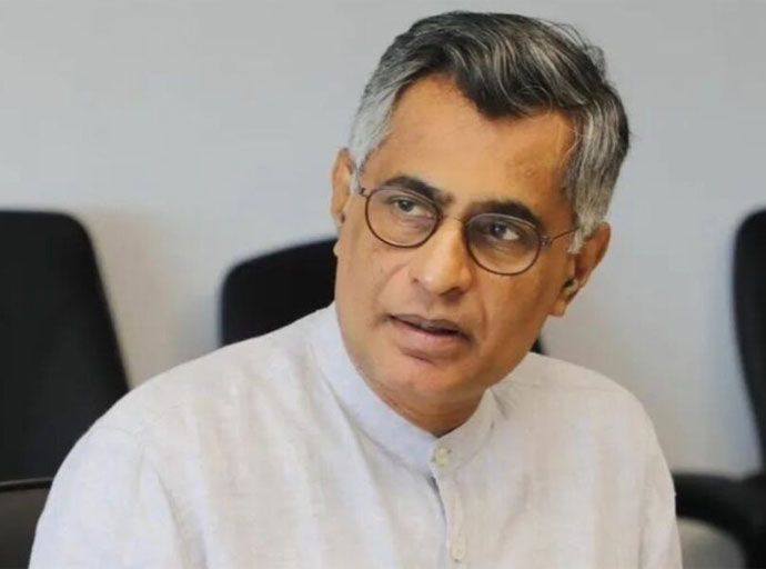 ලක්ෂයකට ලේකම්වරු හිරේ දාපු නීතිය ලක්ෂ 8000 දී නිහඬයි - පාඨලී චම්පික රණවක