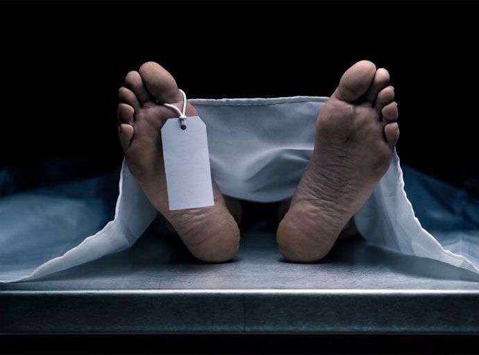 මැගසින් බන්ධනාගාර නිලධාරිහු රැඳවියකු ඝාතනය කරති; දෙදෙනකුට අසාධ්‍යයි