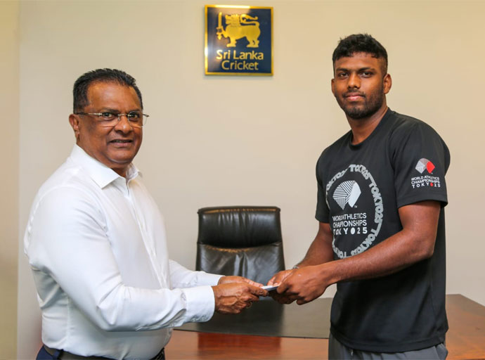 හෙල්ල විසිකිරීමේ ක්‍රීඩක රුමේෂ් තරංග ට ශ්‍රී ලංකා ක්‍රිකට් ආයතනයෙන් රුපියල් මිලියන 10ක ප්‍රදානයක්